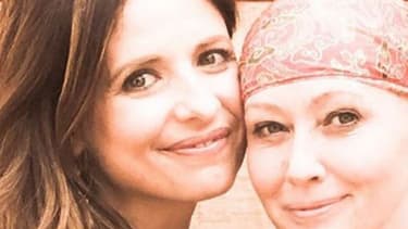 Sarah Michelle Gellar au côté de Shannen Doherty