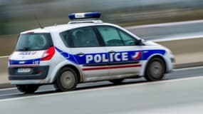 Prévenue par cette connaissance, la police a trouvé l'homme et le corps de la victime sur place, 