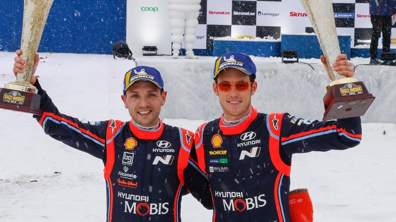 Thierry Neuville (à droite) et son copilote Nicolas Gilsoul ont remporté le Rallye de Suède.