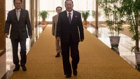 Le ministre des Affaires étrangères nord-coréen Ri Yong Ho, à l'aéroport de Pyongyang le 5 août 2017 avant son départ pour l'Asean à Manille. 