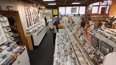Les petits commerces, comme les disquaires, sont plus touchés que la grande distribution.