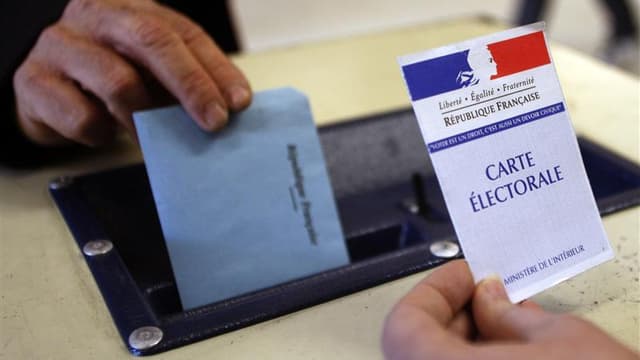 Donzy, dans la Nièvre, et Châteaudun, dans l'Eure-et-Loir se disputent le titre de "ville-miroir", car elles ont la particularité de voter à l'image de la France. /Photo d'archives/REUTERS/Jean-Paul Pélissier