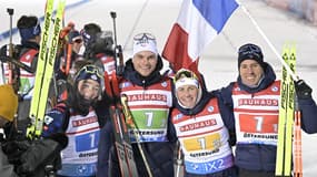 Lou Jeanmonnot, Emilien Jacquelin, Justine Braisaz-Bouchet et Quentin Fillon-Maillet lors du relais mixte d'Östersund, le 25 novembre 2023.