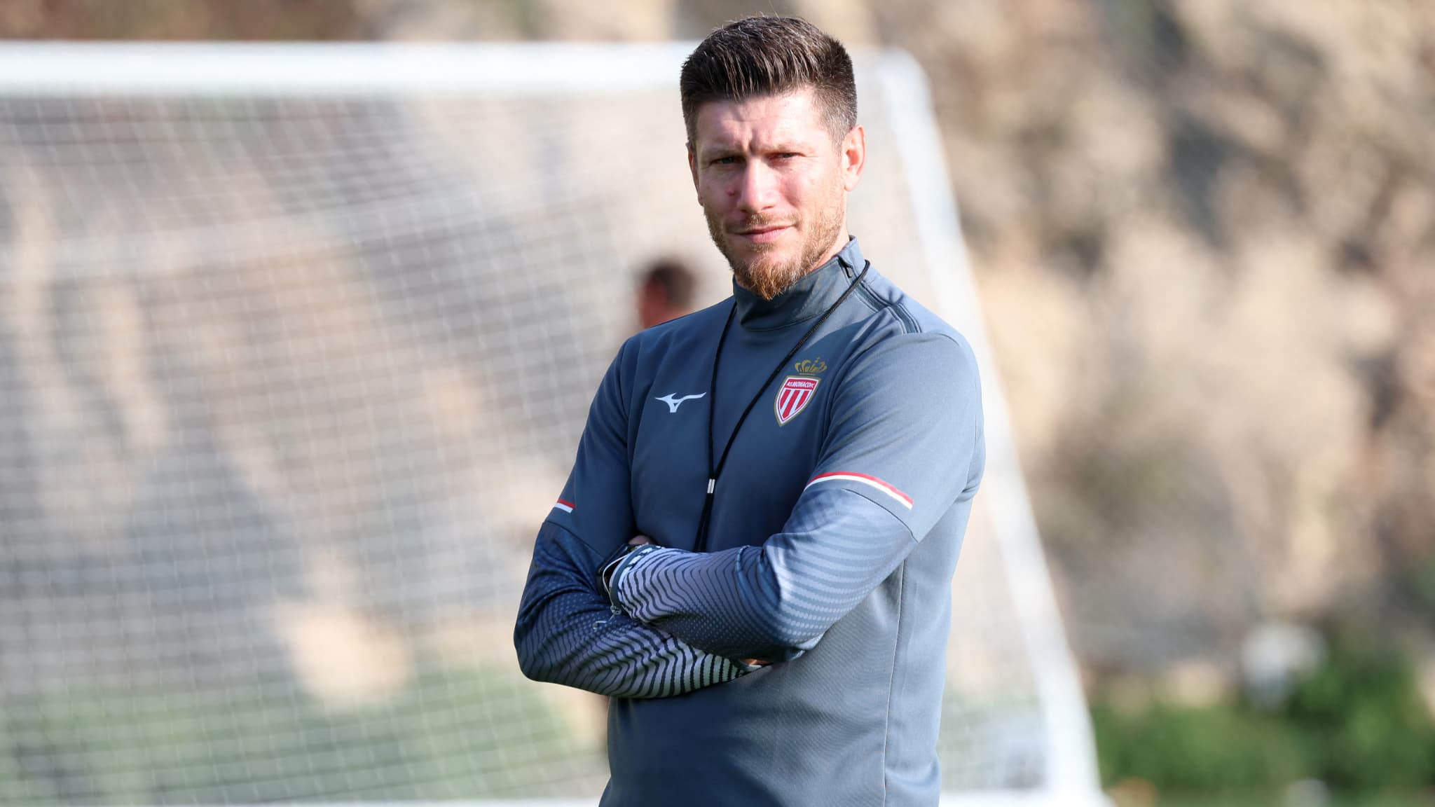 DIALOGUE AVEC LES JOUEURS, SÉANCES INTENSES ET PRINCIPES ÉTABLIS: COMMENT SÉBASTIEN POCOGNOLI A VÉCU SA PREMIÈRE SEMAINE À MONACO