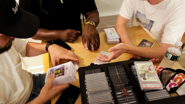 L'authenticité des cartes est certifiée par des sociétés de classification, qui les notent de 1 à 10, selon des critères comme la rareté ou l'état de conservation