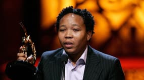 L'acteur sud-africain Presley Chweneyagae à Paris le 20 juin 2006, avant l'avant-première française du drame urbain oscarisé "Tsotsi"