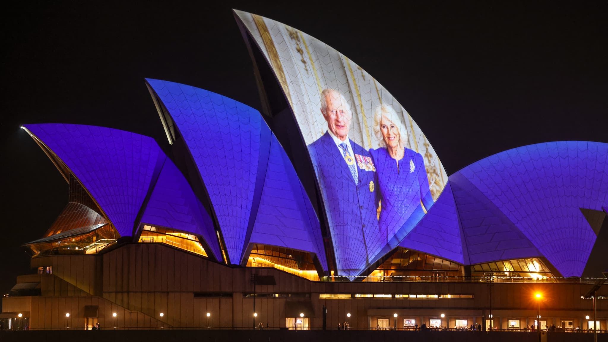Une photo de Charles et Camilla projetée sur l'opéra de Sydney le 18 octobre 2024. Une photo de Charles et Camilla projetée sur l'opéra de Sydney le 18 octobre 2024.