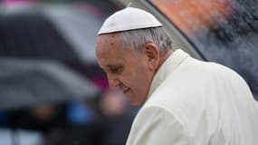 Des cardinaux suivent le discours du pape François lors de l'ouverture du consistoire sur la réforme de la Curie, le 12 février 2015 au Vatican