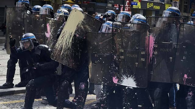 Un groupe d'agents appartenant à la compagnie départementale d'intervention mobilisée le 26 mai, pendant la manifestation contre la loi Travail