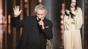 Eddy Mitchell et Solann (à l'arrière-plan), lors des Victoires de la musique, le 14 février 2025.