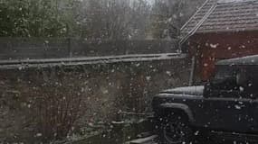 Chutes de neige à Freneuse, dans les Yvelines - Témoins BFMTV