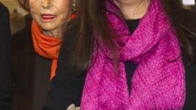 L'héritière de L'Oréal Liliane Bettencourt (à gauche) a l'intention de reprendre les hostilités avec sa fille Françoise Meyers (à droite) et donc d'annuler diverses donations ainsi qu'un accord passé fin 2010 où les deux femmes faisaient la paix, écrit le
