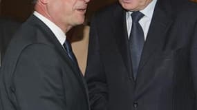 La cote de confiance de François Hollande chute de 5 points depuis juillet avec 50% de satisfaits, selon un sondage TNS Sofres Sopra-Group pour Le Figaro Magazine de septembre. Le Premier ministre Jean-Marc Ayrault perd pour sa part 3 points avec 51% d'op