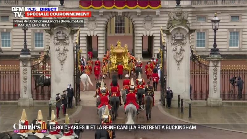 Charles III: la procession royale arrive à Buckingham Palace