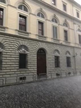 Averse de grêle à Florence en Italie - Témoins BFMTV