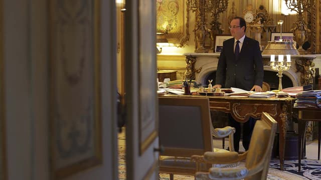 François Hollande, dans son bureau de l'Elysée.