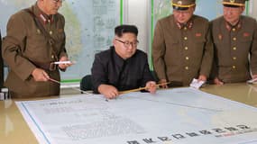 Kim Jong-un avec ses généraux. (illustration)
