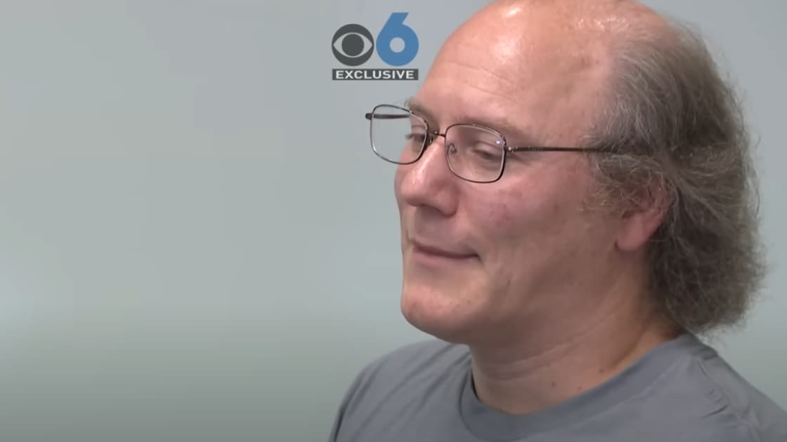IL A ÉTÉ ARRÊTÉ À LA SORTIE DU STUDIO: UN AMÉRICAIN AVOUE LE MEURTRE DE SES PARENTS PENDANT UNE INTERVIEW À LA TÉLÉVISION