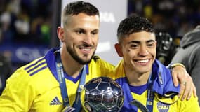 Dario Benedetto et Luca Langonie, sacrés champions d'Argentine avec Boca Juniors, le 24 octobre 2022.