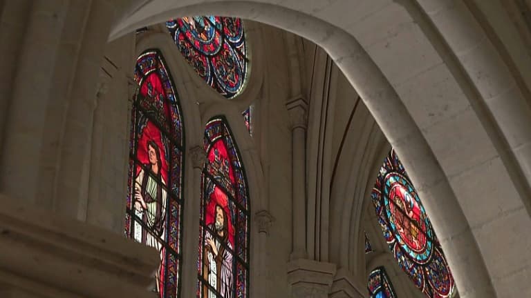Image tirée d'une vidéo de l'AFP, le 11 avril 2024, montrant les vitraux de Notre-Dame pendant les travaux de restauration, cinq ans après l'incendie qui l'a dévastée