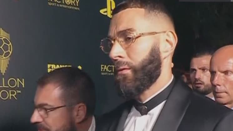 Karim Benzema sur le tapis rouge du Ballon d'or 2022 Karim Benzema sur le tapis rouge du Ballon d'or 2022