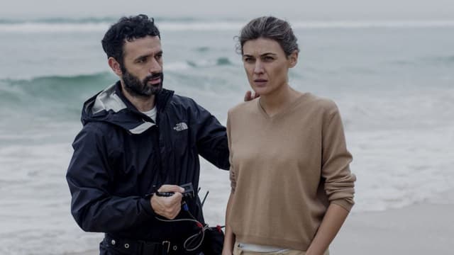 Le réalisateur Rodrigo Sorogoyen et l'actrice Marta Nieto sur le tournage de "Madre"