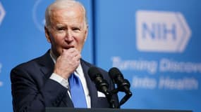 Le président Joe Biden prononce un discours sur la lutte contre le Covid-19 le 2 décembre 2021 à Bethesda, en banlieue de Washington