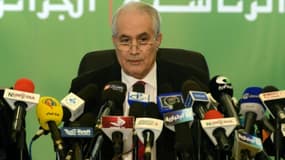 Le président du Conseil constitutionnel algérien, Taïeb Belaiz, donne une conférence de presse à Alger, le 18 avril 2014