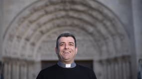 Etienne Guillet devant la basilique de Saint-Denis, le 14 février 2025