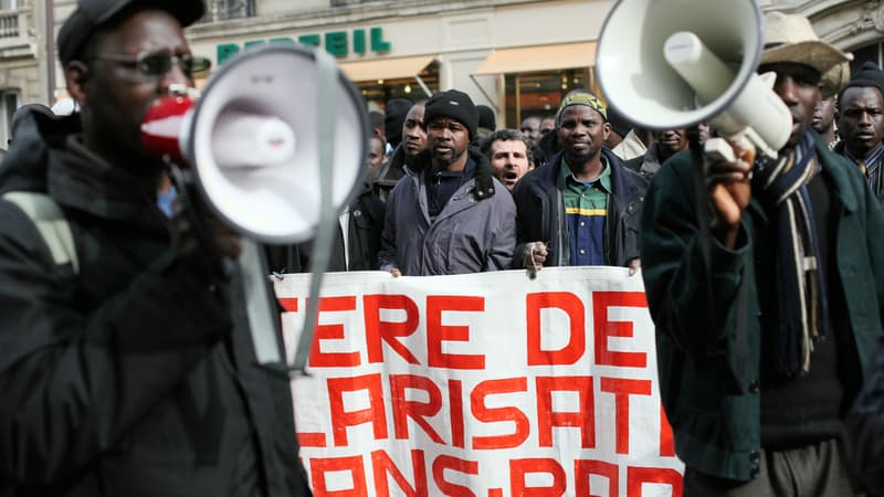 Une manifestation pour les droits des sans-papiers à Paris.