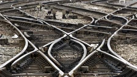 La SNCF prévoit de fortes perturbations du trafic ferroviaire jeudi lors de la journée de mobilisation contre la réforme des retraites organisée par les plus grands syndicats français. /Photo d'archives/REUTERS/Jean-Paul Pélissier