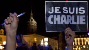 De nombreux rassemblements ont eu lieu hier en hommage aux victimes de l'attaque des locaux de Charlie Hebdo