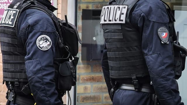Des policiers de la CSI 93 en intervention, le 2 avril 2020 à Saint-Ouen (Seine-Saint-Denis)