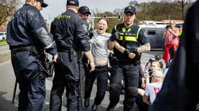 La militante suédoise pour le climat Greta Thunberg, arrêtée lors d'une manifestation à La Haye, aux Pays-Bas.