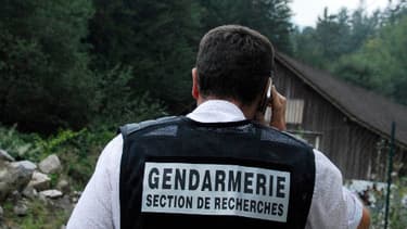 Un gendarme bloque l'accès à la scène de crime, le 5 septembre 2012.