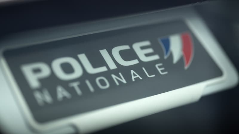 Regarder la vidéo Lille: un homme ramène un obus militaire à la police, le commissariat évacué