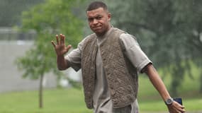 Kylian Mbappé arrivant à Clairefontaine le 29 mai 2024