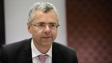 En quittant Alcatel, Michel Combes va-t-il toucher 13,7 millions d'euros? Pas vraiment, il devra en verser les deux tiers, soit 10 millions, à l'Etat.