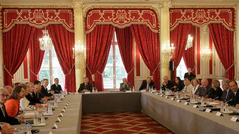 A l'issue d'une réunion à l'Elysée, le gouvernement et les 27 régions françaises ont passé mercredi un accord de coopération inédit qui leur permettra de devenir les chefs de file du développement économique dans leur territoire et la courroie de transmis