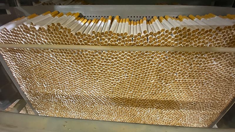 Des cigarettes contrefaites dans des "ruches" de stockage clandestine, à Saint-Aubin-les-Elbeuf, près de Rouen