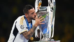 Joselu embrasse le trophée de la Ligue des champions, le 1er juin 2024