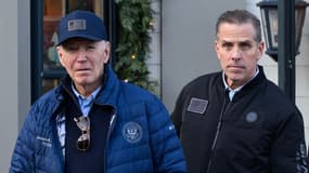 Joe Biden et son fils Hunter Biden sortant d'une librairie à Nantucket, dans le Massachusetts, le 29 novembre 2024.