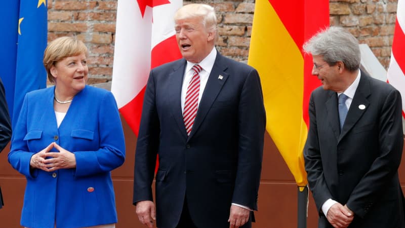 La chancelière allemande Angela Merkel, le président des Etats-Unis Donald Trump et le président du Conseil italien Paolo Gentiloni, le 26 mai 2017 à Taormina en Sicile. 