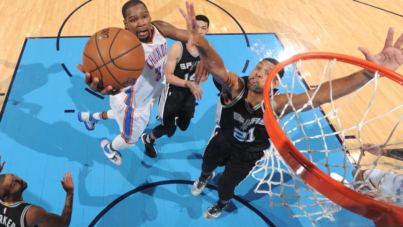 Kevin Durant score face à Tim Duncan