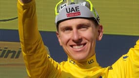 Le Slovène Tadej Pogacar sur le podium après l'avant-dernière étape du Tour de France, 20 juillet 2024