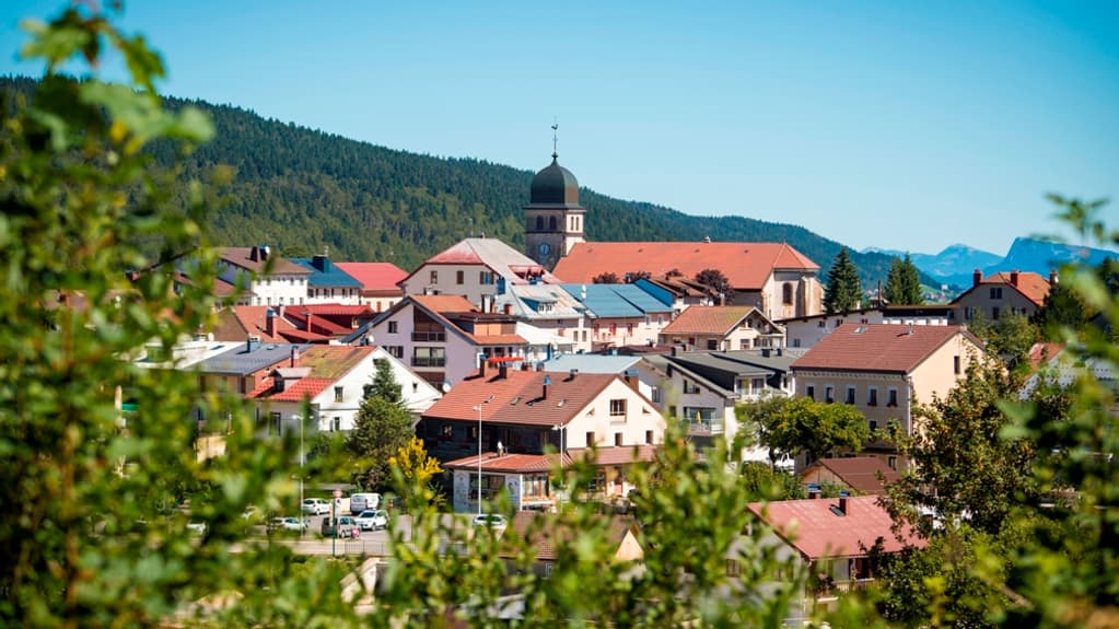 Vue sur le village des Rousses, dans le Haut-Jura Vue sur le village des Rousses, dans le Haut-Jura