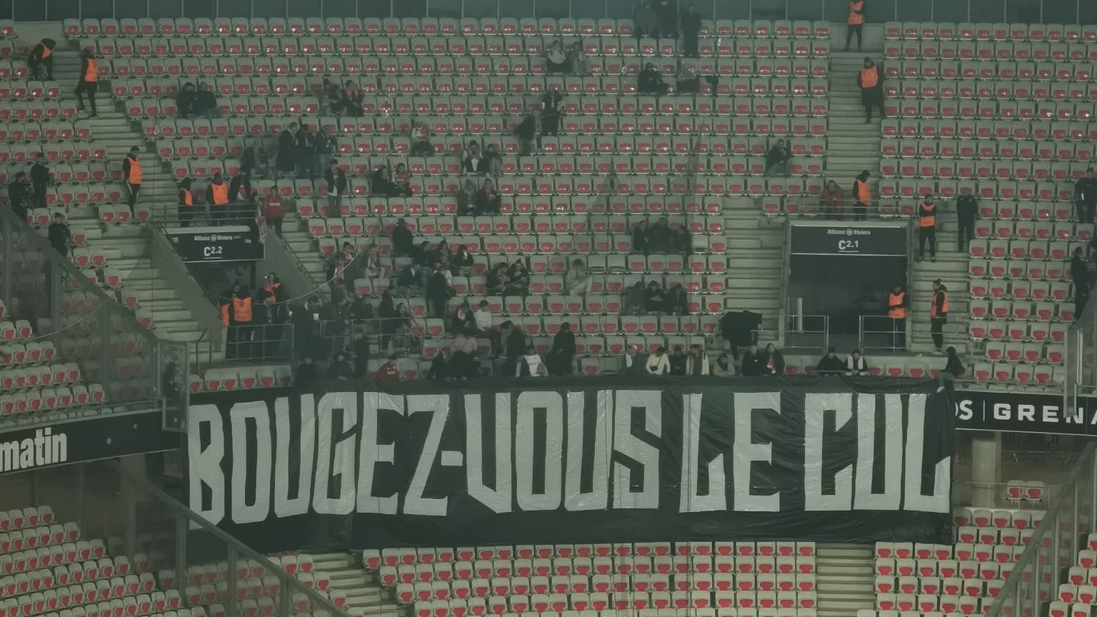 La banderole du parcage monégasque avant le derby azuréen, 11 février 2024