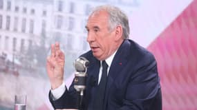 Le Premier ministre François Bayrou sur le plateau du Face-à-face de BFMTV-RMC, le 27 mai 2025.