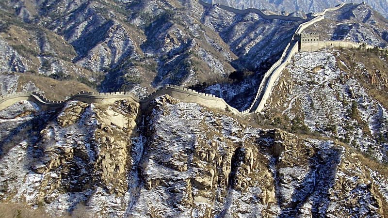 La grande muraille de Chine sous la neige.