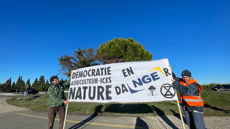 Une manifestation contre l'extension le projet d'autoroute entre Castres et Toulouse.